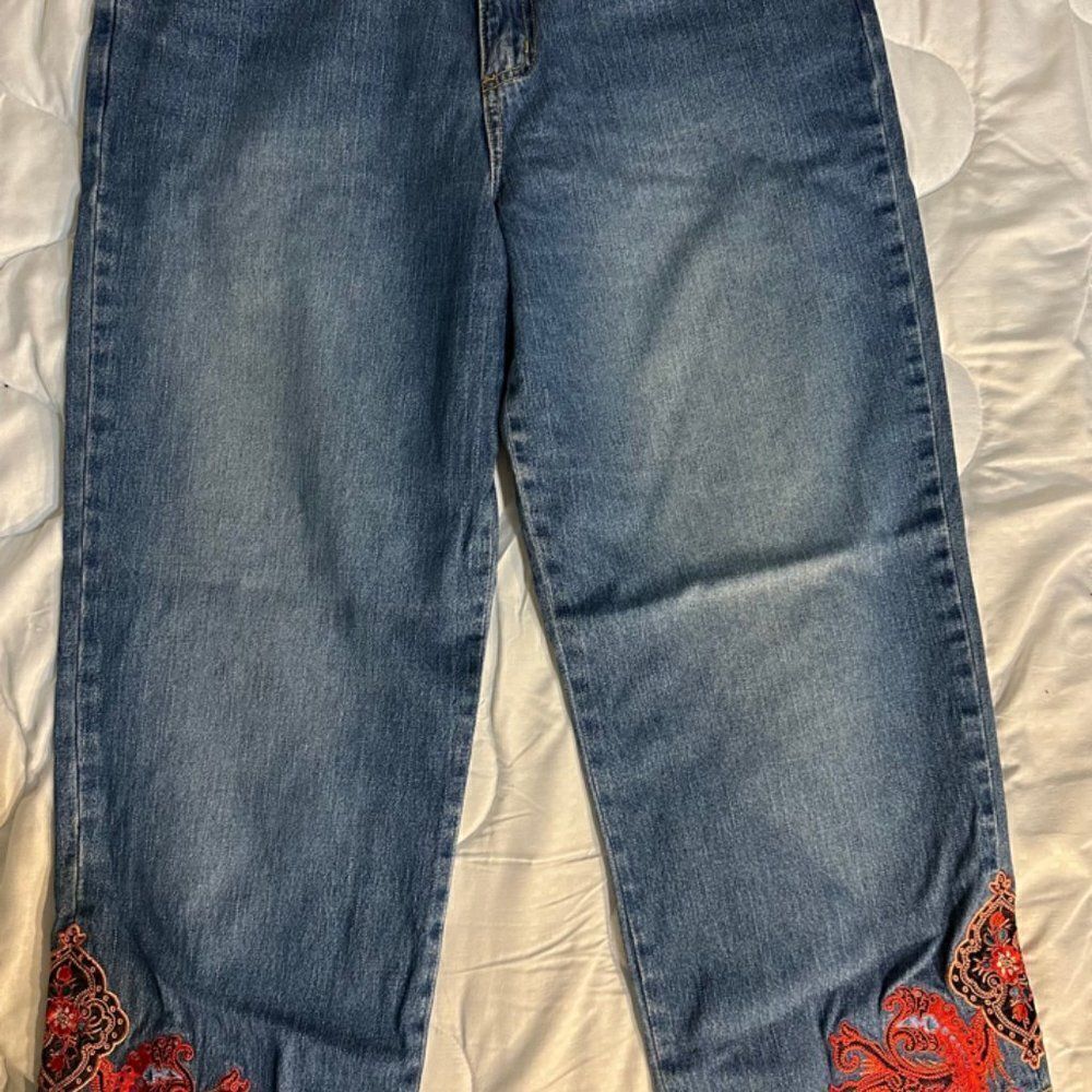 Coral Collection Size 10 Inseam 25 inches Capri with Embroidery